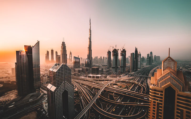 Lo skyline di Dubai con il Burj Khalifa