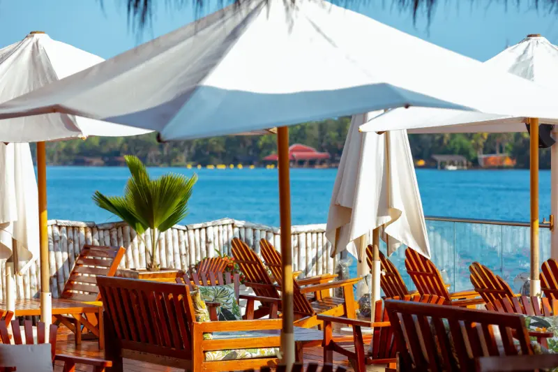 Terrazza di un hotel affacciata sul mare
