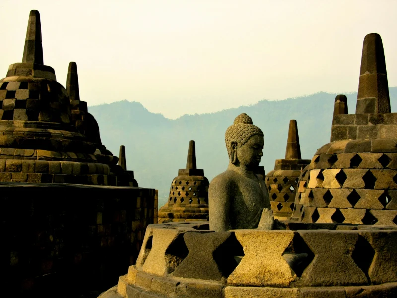 Borobudur e Prambanan