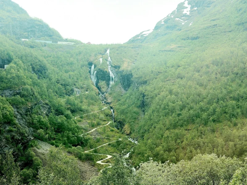 Sognefjord, Flåm e la Flåmsbana