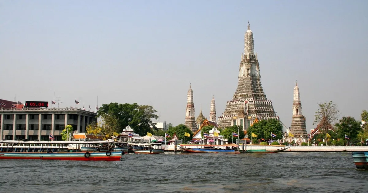 Wat Arun sul fiume Chao Phraya, Bangkok
