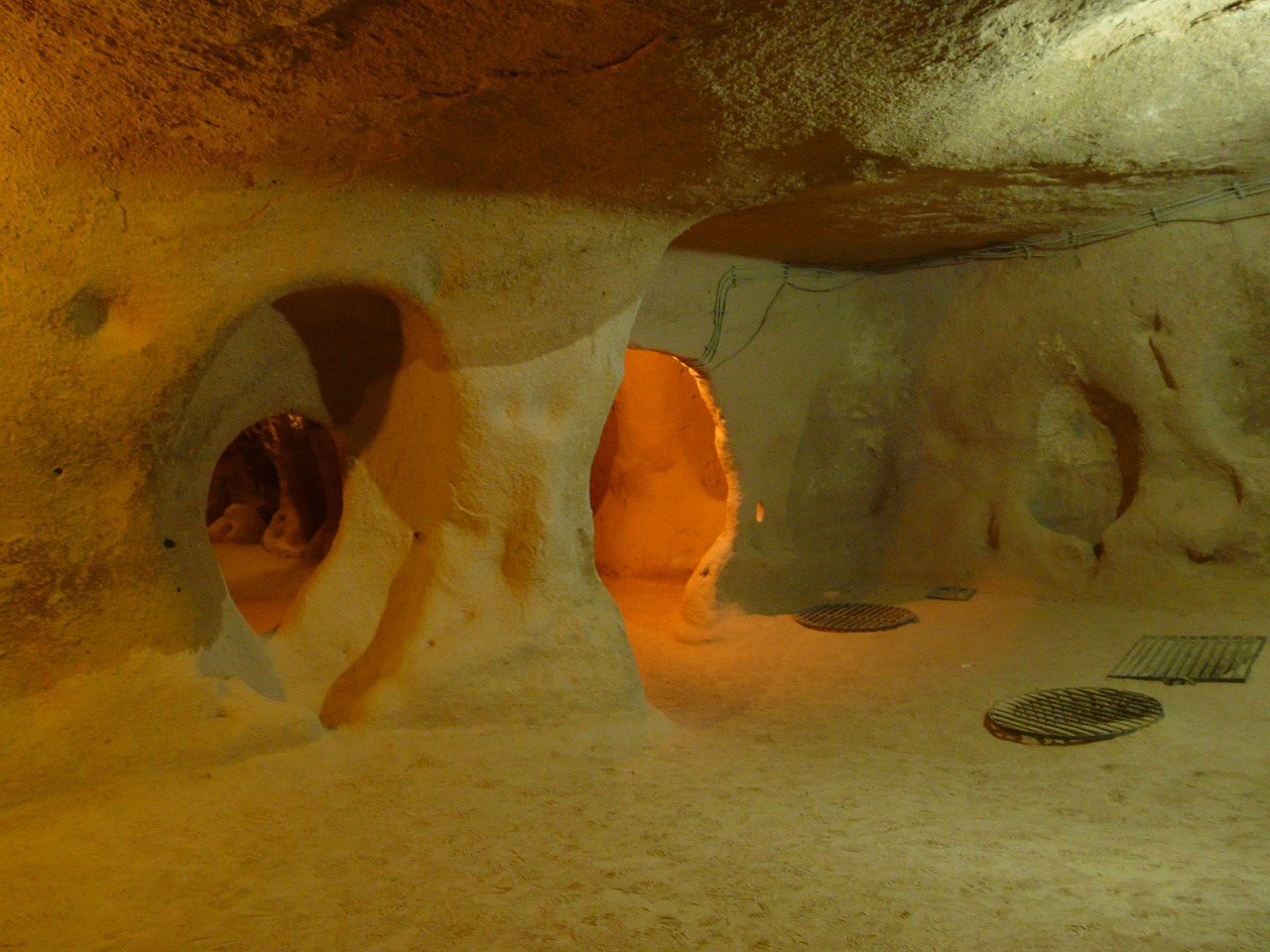 Le case scavate nella roccia