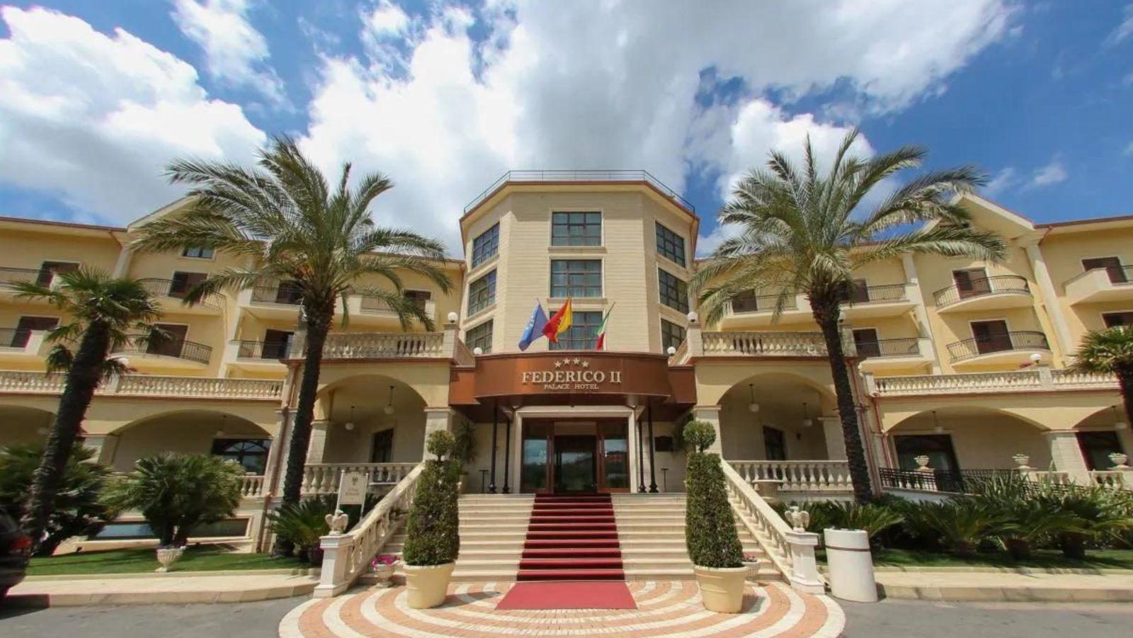 L'ingresso dell'hotel