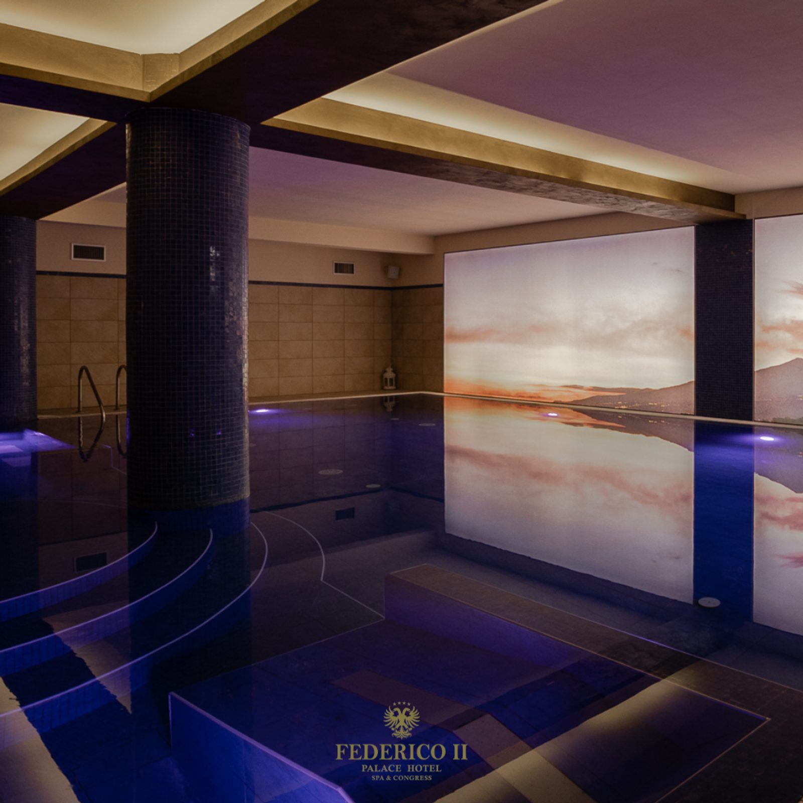 Piscina interna riscaldata del centro benessere del Federico II Palace Hotel di Enna