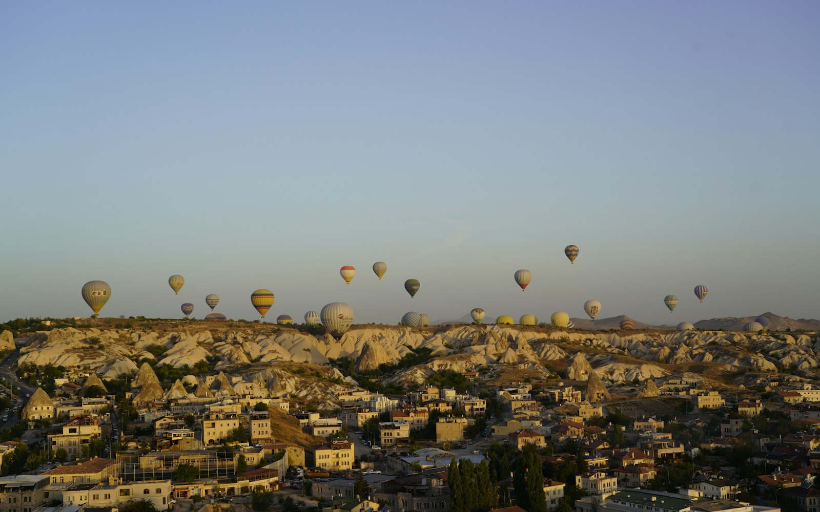 La Cappadocia all'alba
