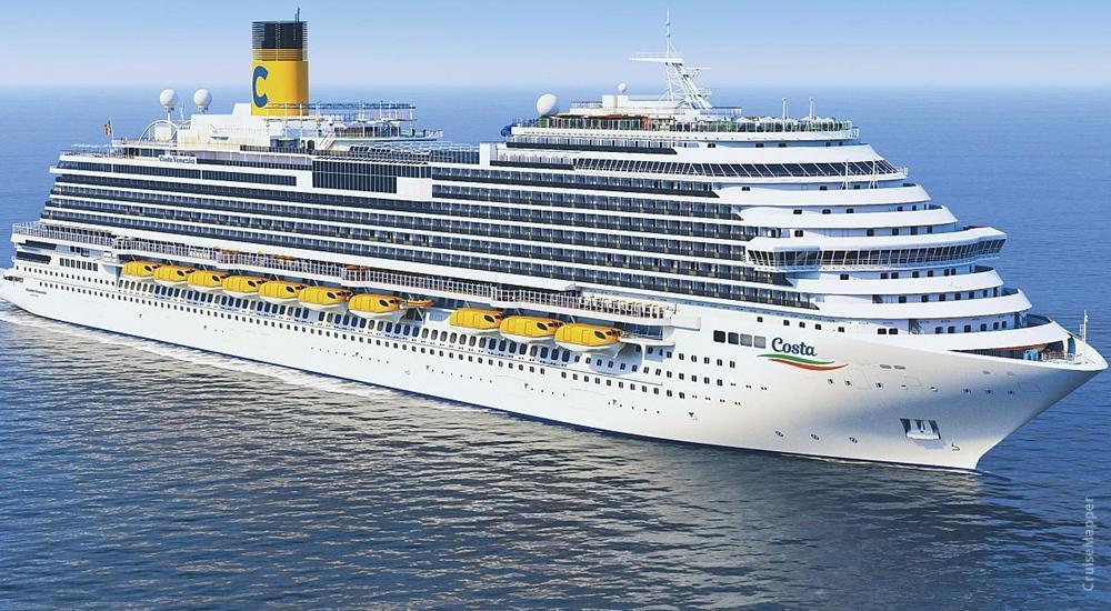 La nave da crociera Costa Diadema naviga tra i fiordi norvegesi con montagne verdi sullo sfondo