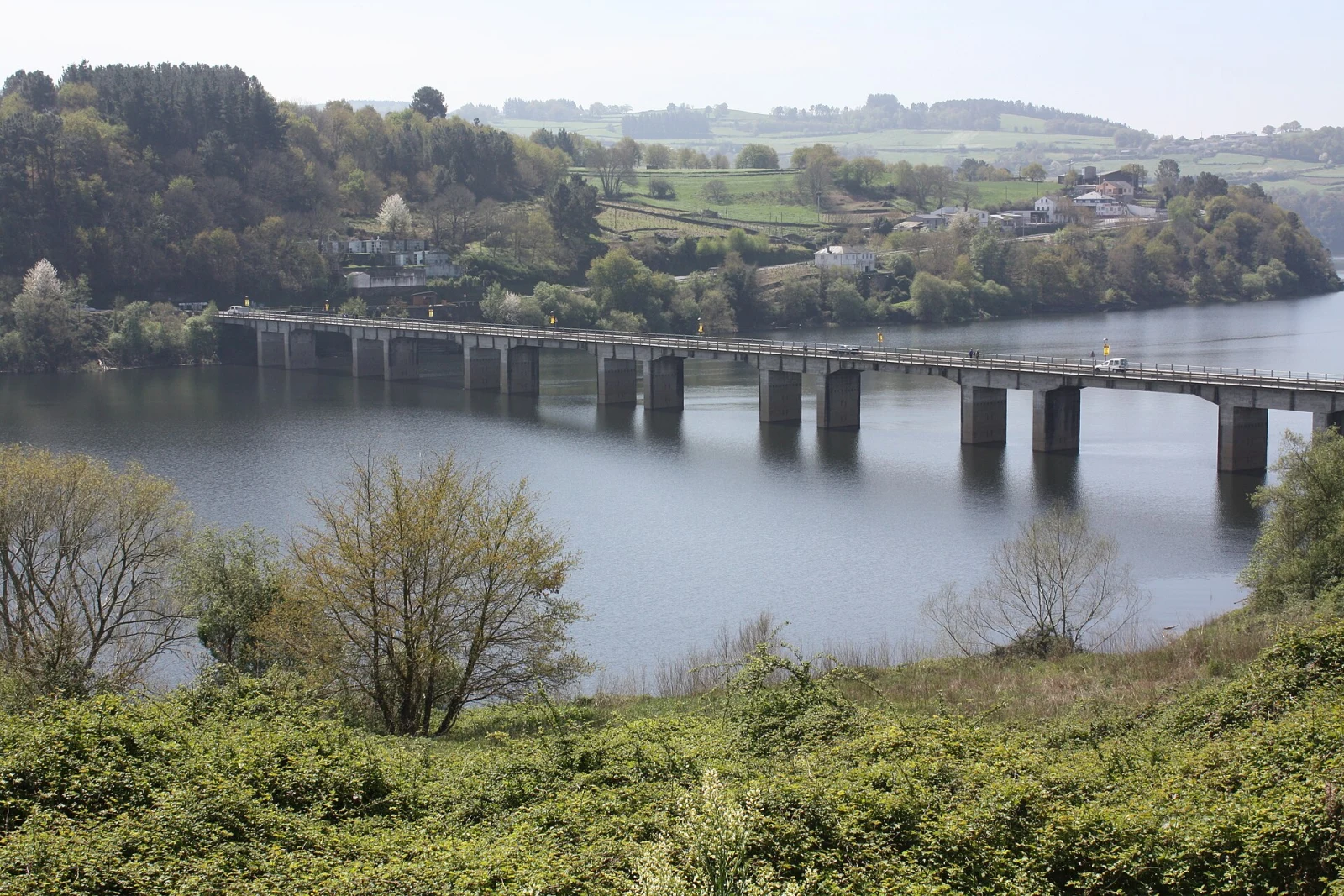 Il ponte di Portomar&iacute;n sul bacino del fiume Mi&ntilde;o, lungo il Cammino Francese da Sarria