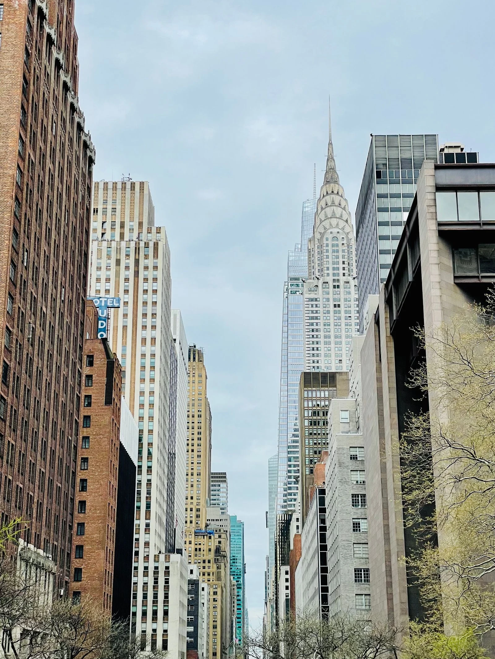 Strade di New York con viaggiatori